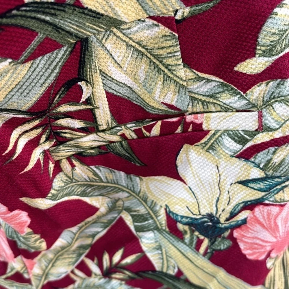Women’s Ann Taylor, The Sailor Short, Red Tropical, Size 8‎